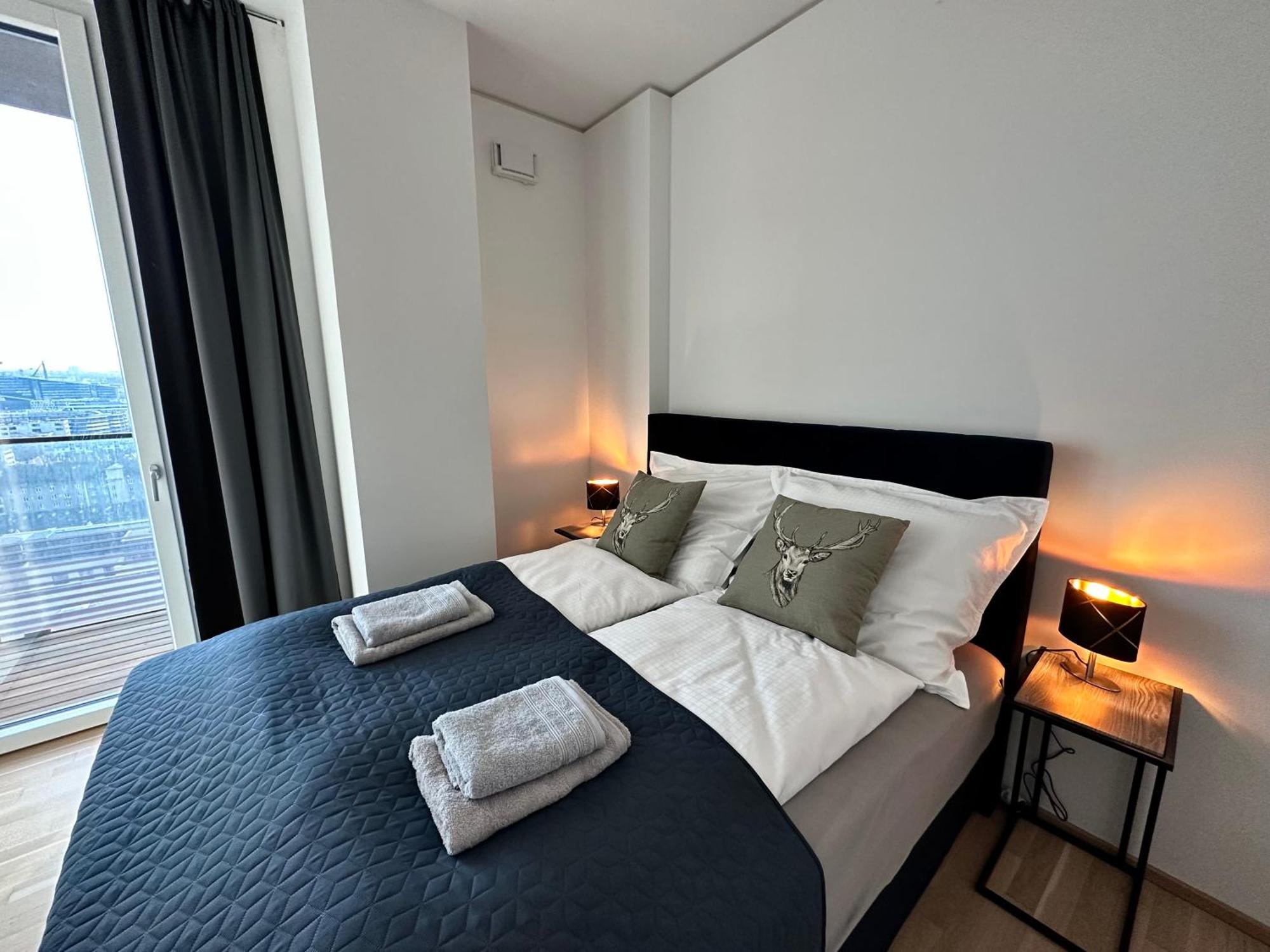 Panorama Sky Apartment I Rooftop Pool I Metro Station Wina Bagian luar foto