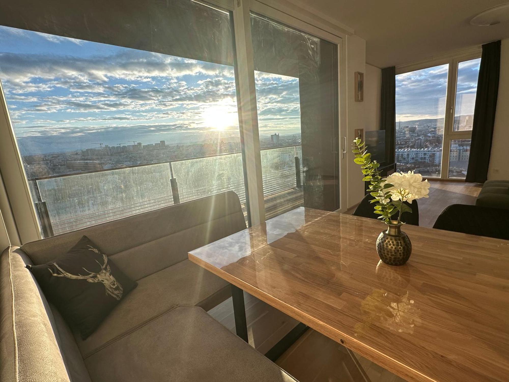 Panorama Sky Apartment I Rooftop Pool I Metro Station Wina Bagian luar foto